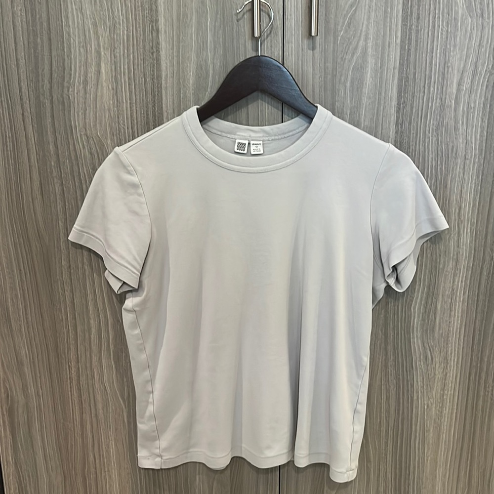 Uniqlo U medium short sleeve crew